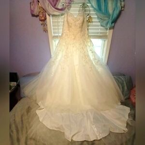 Elegant White Wedding Dress